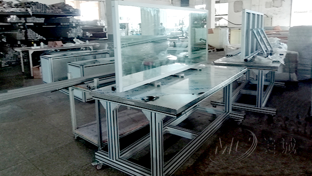 帶鏡面不銹鋼臺(tái)面工作臺(tái)  帶鏡面不銹鋼臺(tái)面工作臺(tái)